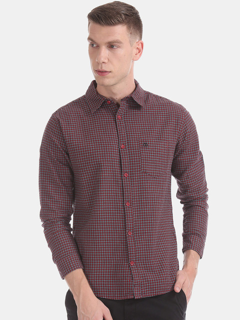 

Ruggers Men Red & Black Regular Fit Checked Casual Shirt