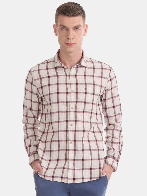 

Ruggers Men Off-White & Maroon Regular Fit Checked Casual Shirt