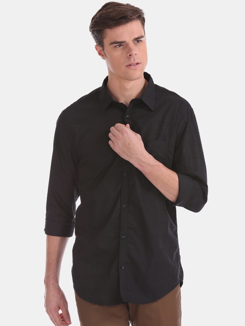 

Ruggers Men Black Regular Fit Solid Casual Shirt