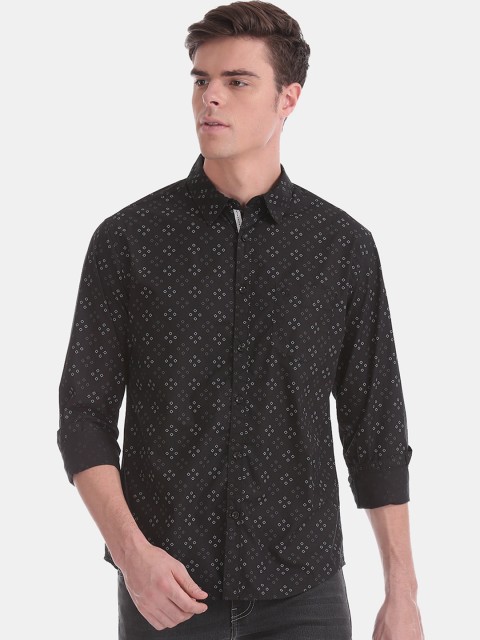 

Ruggers Men Black & White Regular Fit Printed Casual Shirt