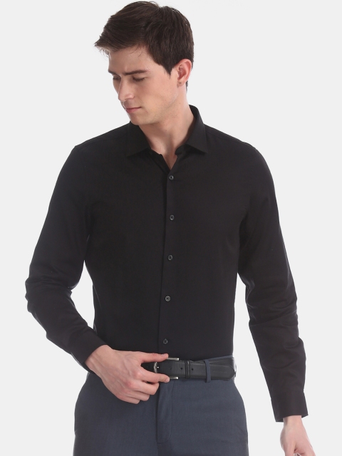 

Excalibur Men Black Slim Fit Solid Formal Shirt