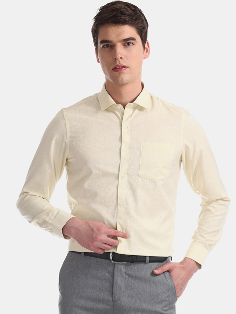 

Excalibur Men Yellow Regular Fit Solid Formal Shirt