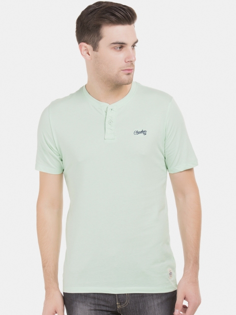 

Cherokee Men Green Solid Henley Neck T-shirt