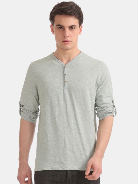 

Cherokee Men Green Solid Henley Neck T-shirt