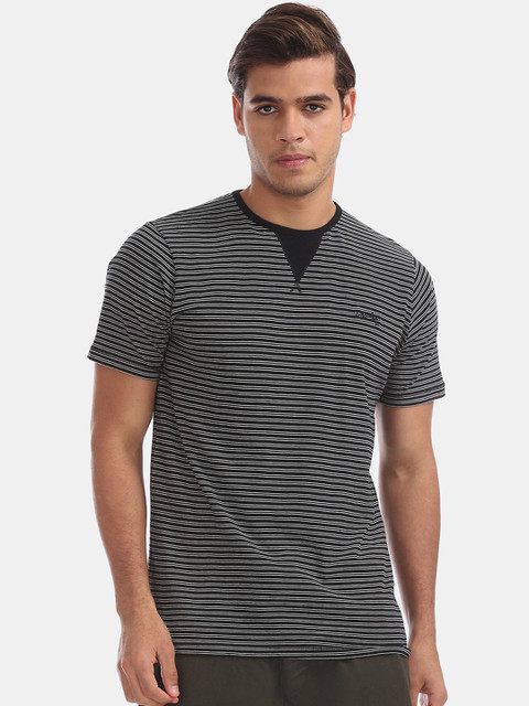 

Cherokee Men Black Striped Round Neck T-shirt
