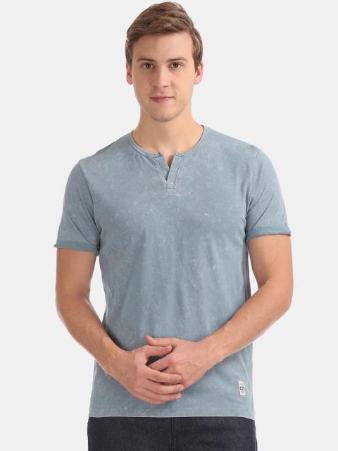 

Cherokee Men Blue Solid Henley Neck T-shirt