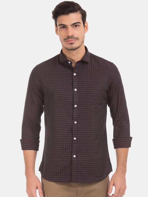 

Excalibur Men Black & Maroon Slim Fit Checked Casual Shirt