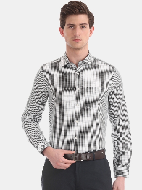 

Excalibur Men Black & White Regular Fit Checked Formal Shirt