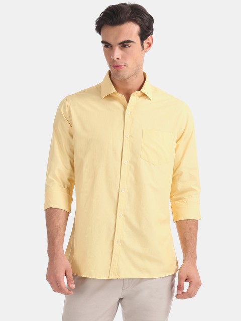 

Excalibur Men Yellow Classic Fit Striped Casual Shirt