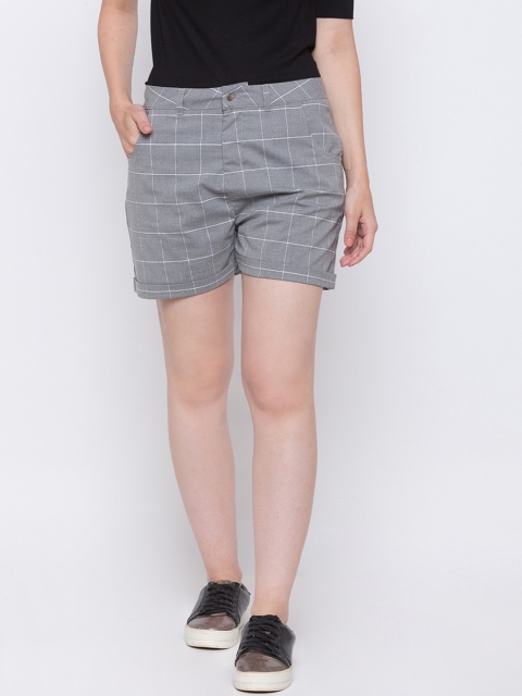 

Globus Women Grey Checked Regular Fit Regular Shorts