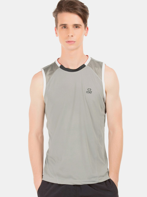 

Colt Men Grey Solid Round Neck T-shirt