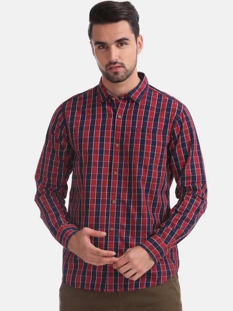 

Ruggers Men Red & Navy Blue Regular Fit Checked Casual Shirt
