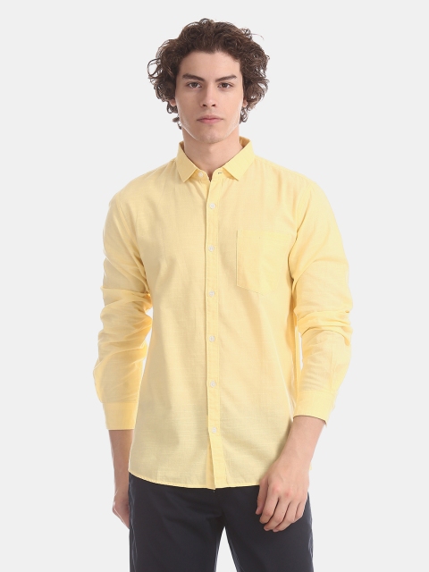 

Ruggers Men Yellow Regular Fit Solid Casual Shirt