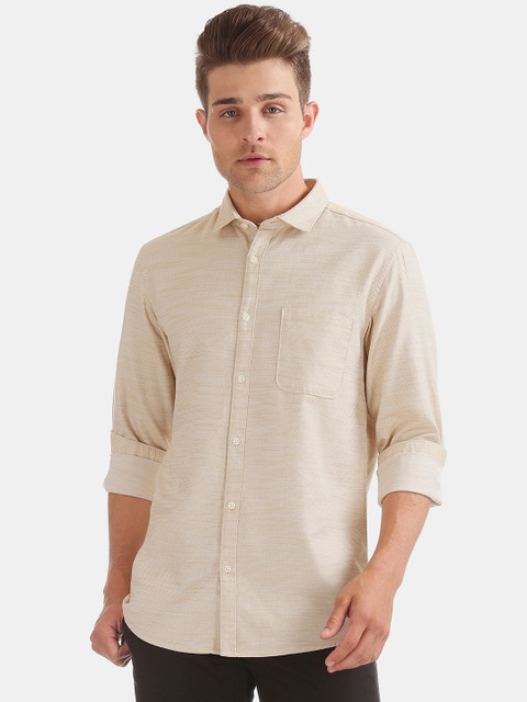 

Ruggers Men Beige Regular Fit Solid Casual Shirt