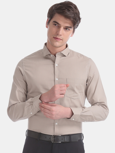 

Excalibur Men Beige Slim Fit Solid Formal Shirt