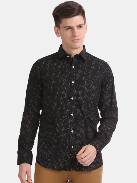 

Excalibur Men Black Slim Fit Printed Casual Shirt