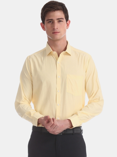 

Excalibur Men Yellow Regular Fit Solid Formal Shirt