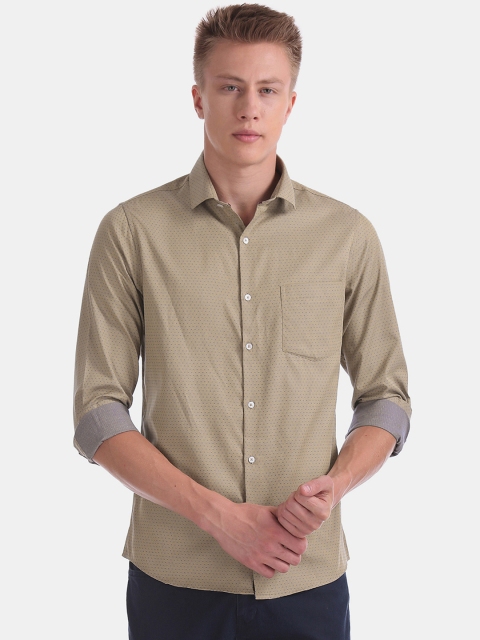 

Excalibur Men Beige Slim Fit Solid Casual Shirt