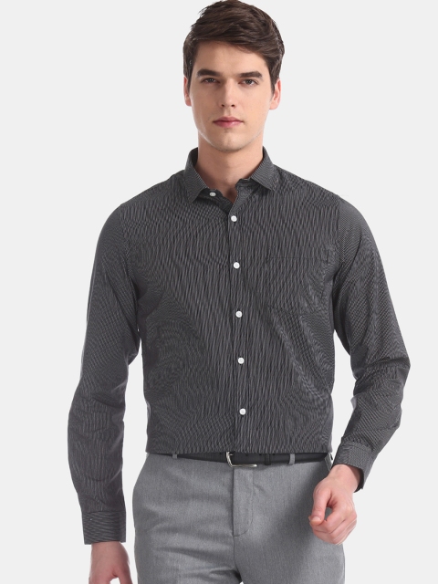 

Excalibur Men Black & White Regular Fit Striped Formal Shirt