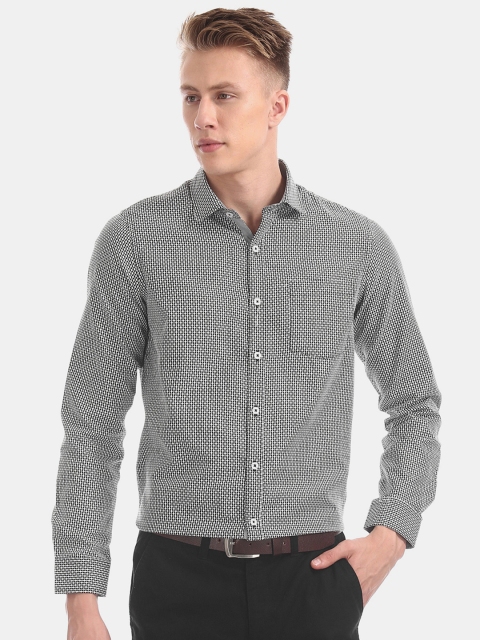 

Excalibur Men Black & White Regular Fit Printed Formal Shirt