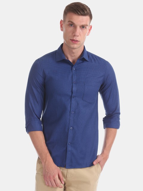 

Excalibur Men Navy Blue Slim Fit Solid Casual Shirt