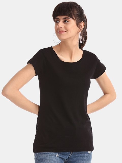 

Sugr Women Black Solid Round Neck T-shirt