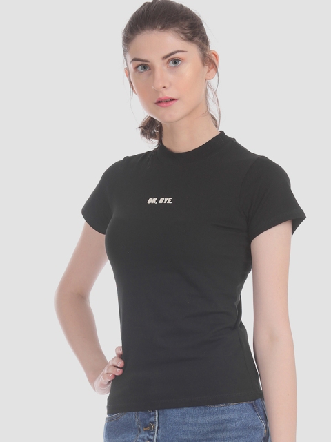 

Sugr Women Black Solid Round Neck T-shirt