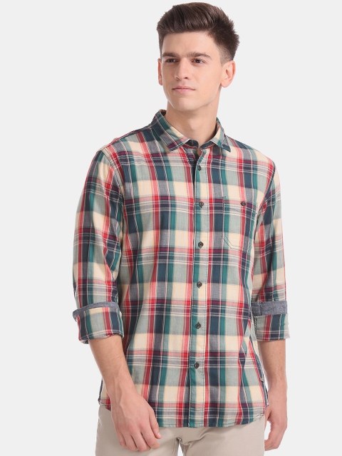 

Cherokee Men Green & Beige Regular Fit Checked Casual Shirt