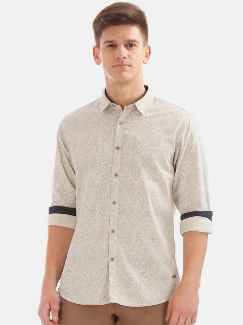 

Cherokee Men Beige & Grey Regular Fit Printed Casual Shirt