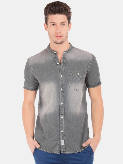 

Cherokee Men Grey Regular Fit Faded Casual Chambray Shirt