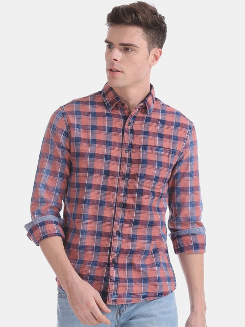 

Cherokee Men Peach-Coloured & Navy Blue Regular Fit Checked Casual Shirt