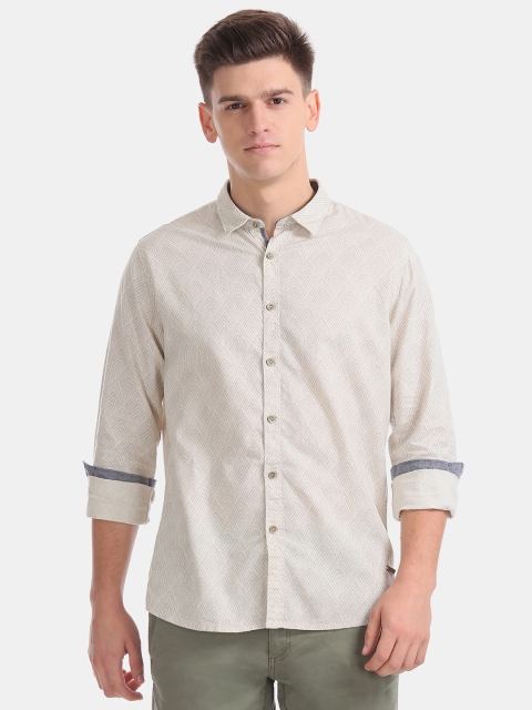 

Cherokee Men Beige & Grey Regular Fit Printed Casual Shirt
