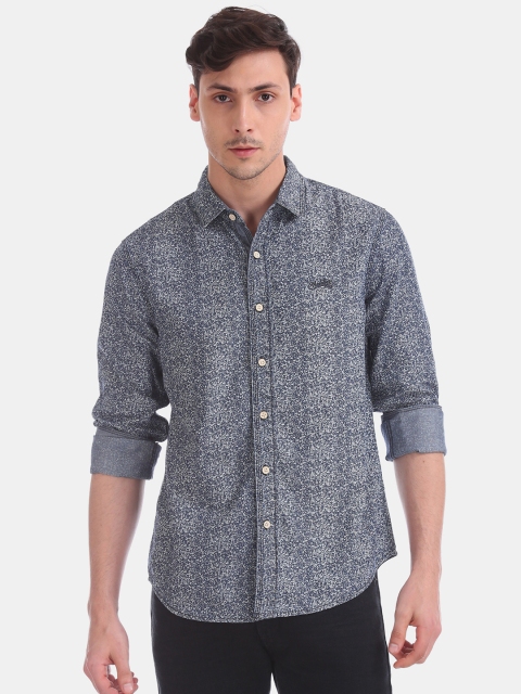 

Cherokee Men Navy Blue & Off-White Regular Fit Printed Casual Chambray Shirt