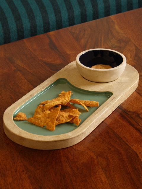 

RangRoots Green Chip-N-Dip Serving Platter With Dip Bowl