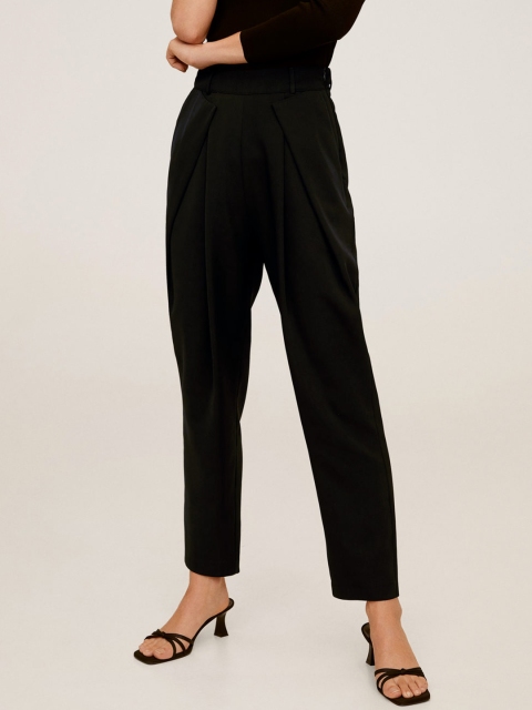 

MANGO Women Black Regular Fit Solid Cropped Trousers