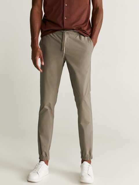 

MANGO MAN Taupe Straight Fit Solid Cropped Joggers