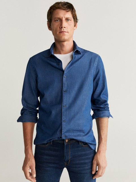 

MANGO MAN Men Blue Slim Fit Solid Chambray Casual Shirt