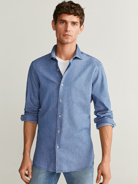

MANGO MAN Blue Slim Fit Solid Chambray Casual Shirt