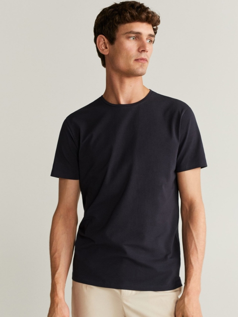 

MANGO MAN Black Solid Super Slim Fit Round Neck T-shirt