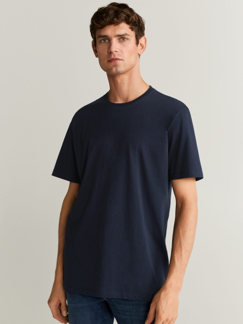 

MANGO MAN Men Navy Blue Solid Round Neck T-shirt