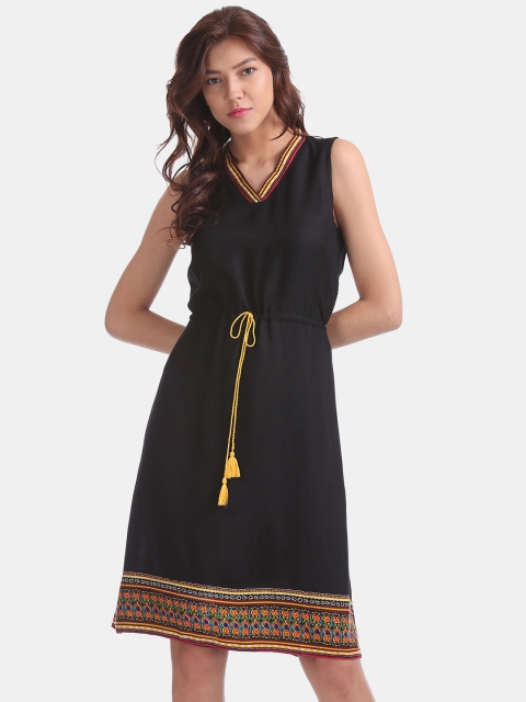 

Bronz Women Black Solid Fit and Flare Dress