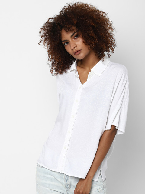 

AMERICAN EAGLE OUTFITTERS Women White Regular Fit Self Design Casual Shirt