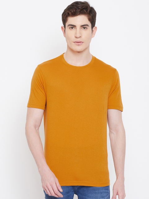 

wesquare Men Mustard Yellow Solid Round Neck T-shirt
