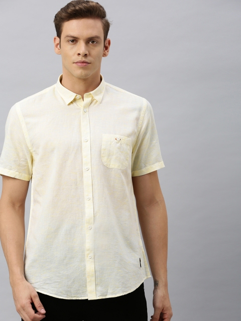 

Blackberrys Men Yellow Slim Fit Solid Casual Shirt