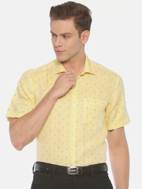 

Linen Club Men Yellow Regular Fit Printed Formal Shirt