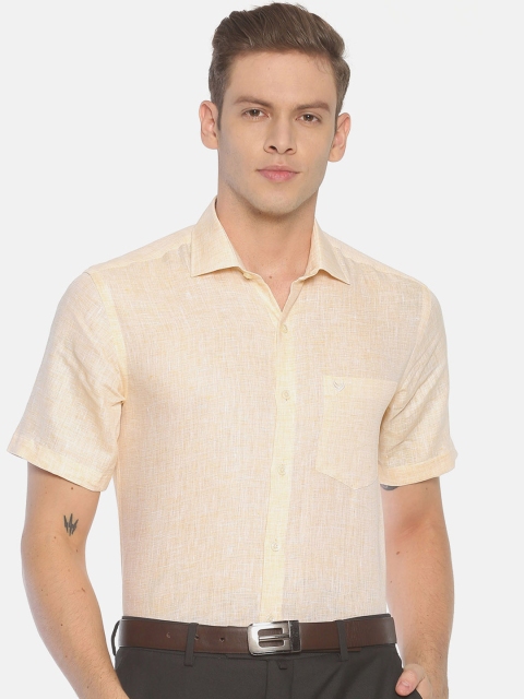 

Linen Club Men Yellow Regular Fit Solid Formal Shirt