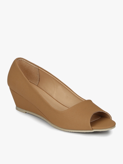 

Ginger by Lifestyle Women Tan Brown Solid Wedges