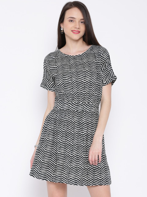 

Vero Moda Black Chevron Print Tailored Dress
