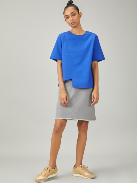 

Bhaane Women Blue Solid Boxy Top