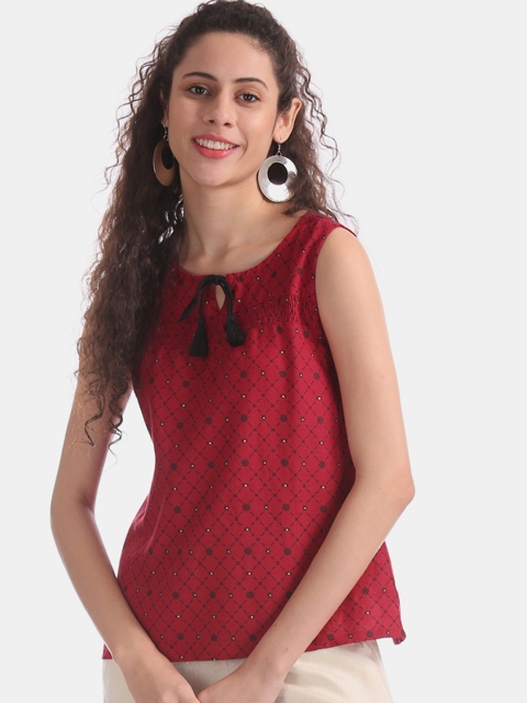 

Bronz Women Red & Black Printed Smocked Regular Top